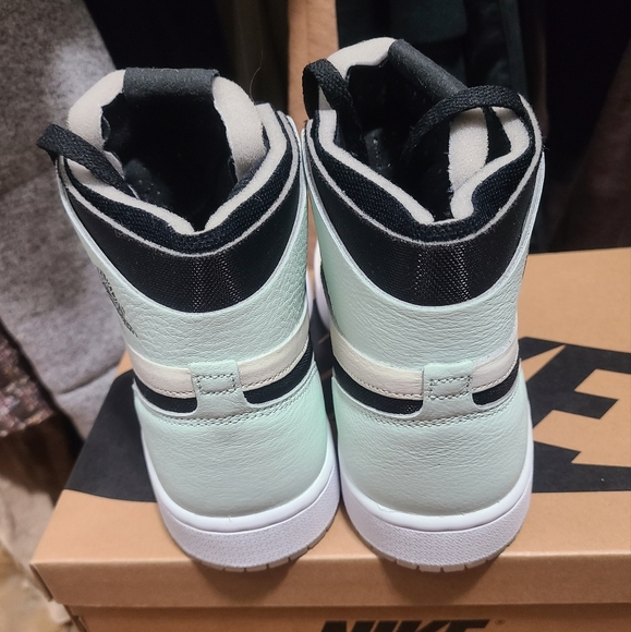 Jordan 1 Zoom Comfort High Easter - Picture 2 of 4
